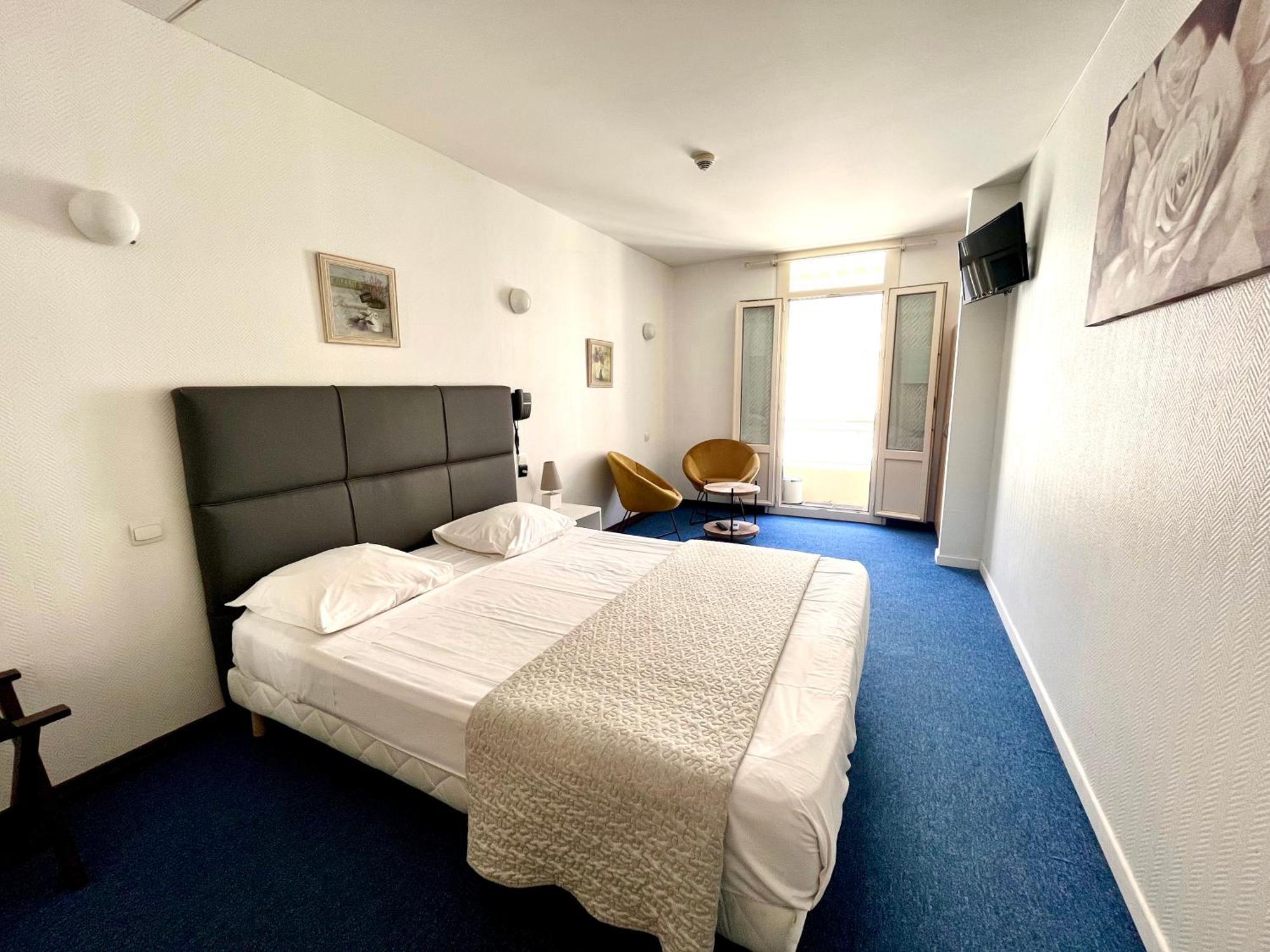 Hotel Le National 2*