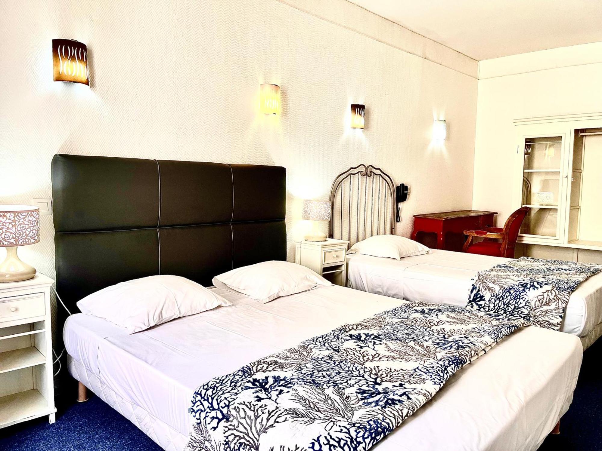 Le National Hotel 2*