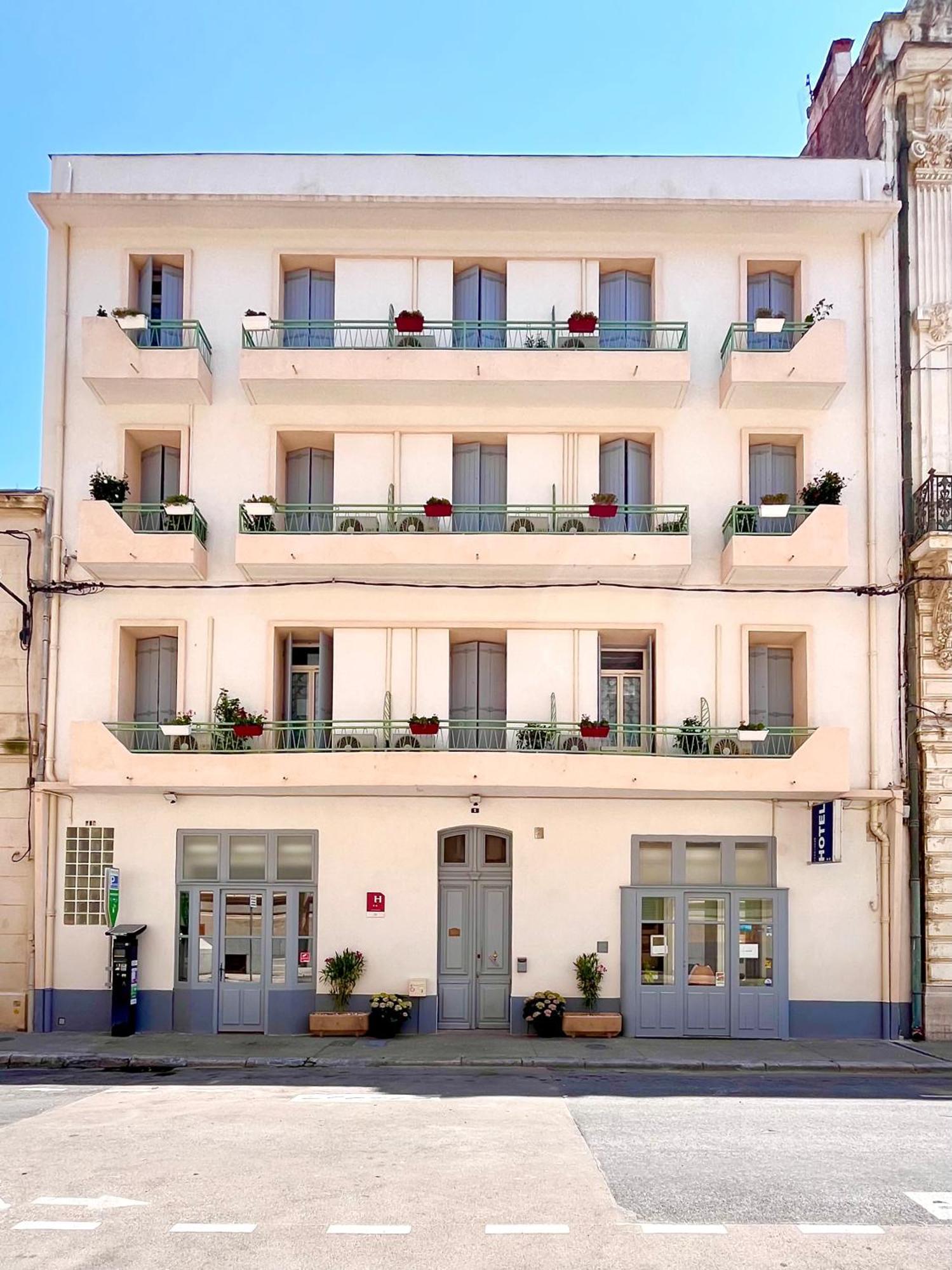Hotel Le National 2*